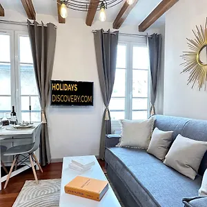 1579 - Eiffel Tower Gem, Stylish & Unique Apartment